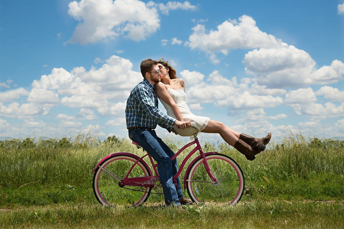 Pre wedding photoshoot poses - nautunkee.com