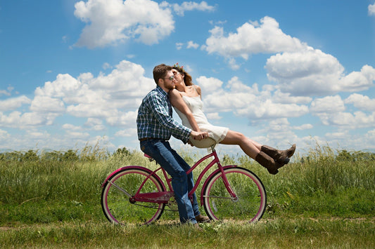 Pre wedding photoshoot poses - nautunkee.com